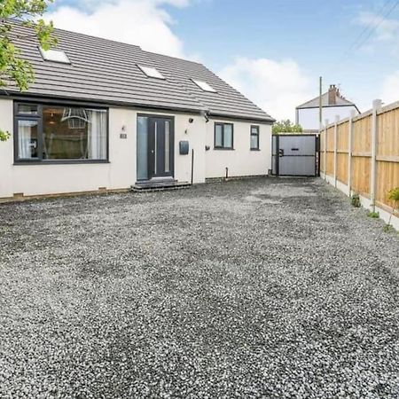 Modern Harrogate House Sleeps 10, Cinema Room & Hot Tub エクステリア 写真